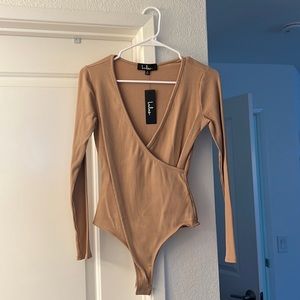NWT Lulu’s thick long sleeve tan bodysuit - small